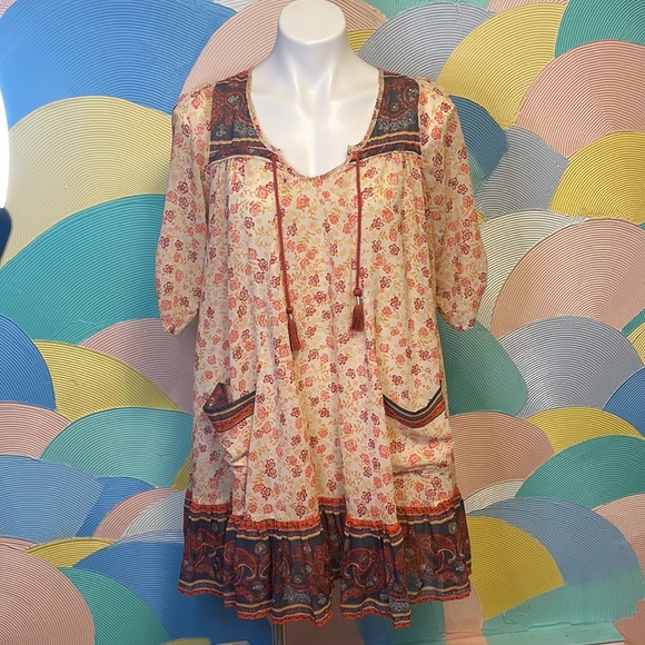 Free People Dresses & Skirts - Free people dress short sleeves with pockets peach red paisley print